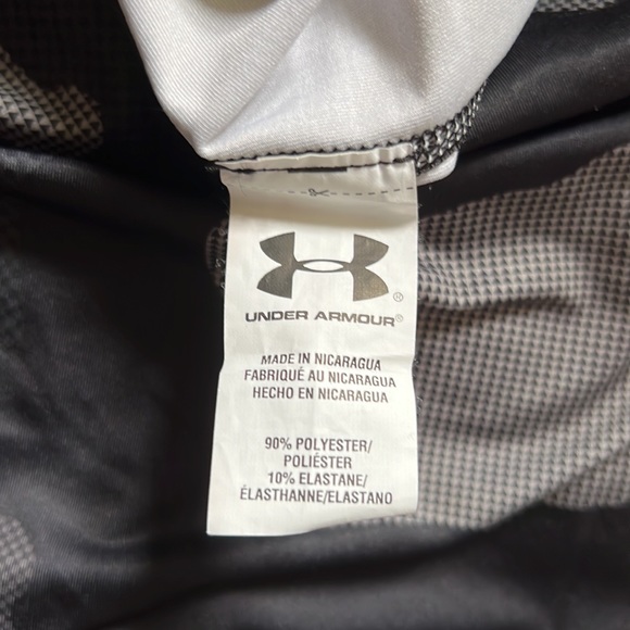 Under Armor t-shirt - small - Picture 5 of 5